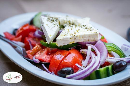 salata-ser-feta PRZEPIS NA SAŁATKĘ Z FETĄ w trzech różnych wariantach smakowych! 