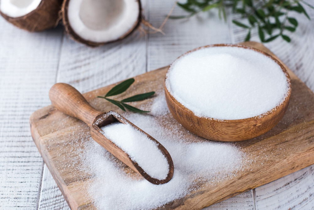 sugar-substitute-wooden-bowl-background-coconut-natural-sweetener-stevia-erythritol Erytrol – co to jest? Wszystko, co chcesz wiedzieć o erytrolu