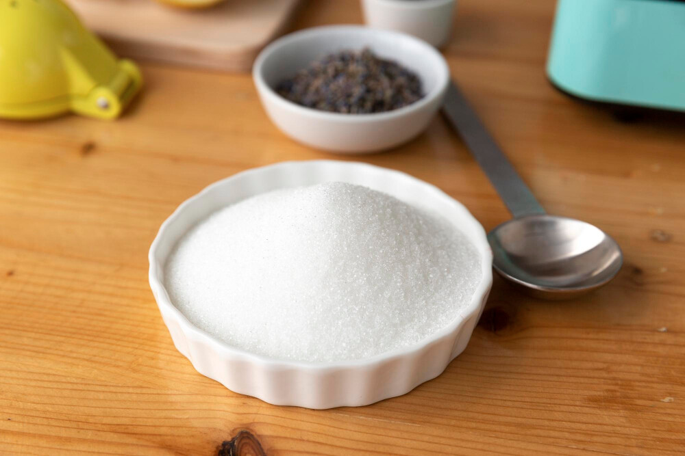 sugar-white-bowl-cooking Ksylitol – co to takiego? Kalorie, właściwości, zastosowanie i przepisy