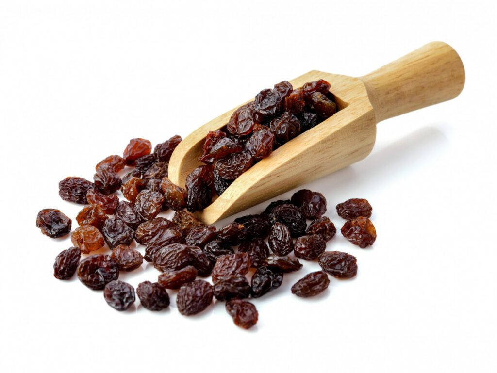dried-raisins-white-1024x769 Rodzynki – właściwości, przeciwwskazania, kalorie i pyszne przepisy