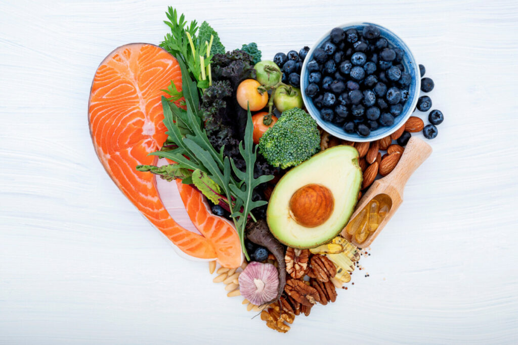 zdrowe-jedzenie-1024x683 Poznaj najciekawsze fakty i mity na temat zdrowego odżywiania 