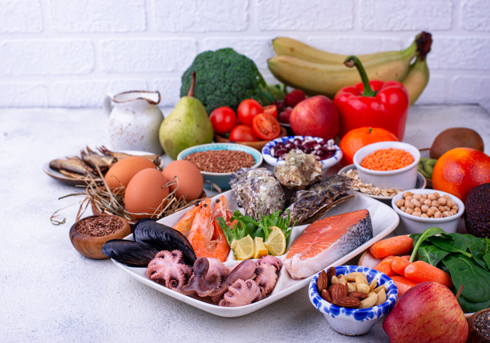 dieta-pescetarian-z-owocami-morza-owocami-i-warzywami Dieta paleo – najważniejsze zasady, wady i zalety  
